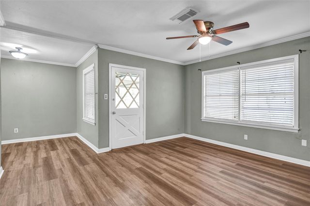 1100 Meadowlane Street, Angleton, TX 77515