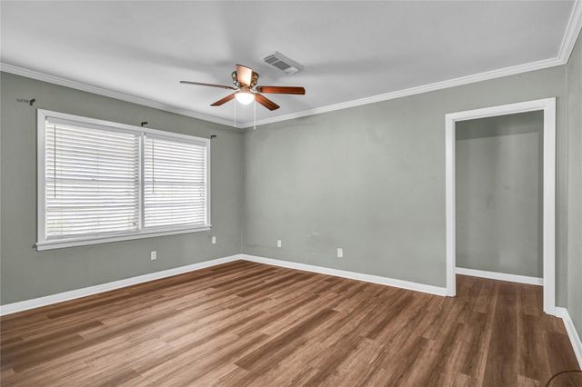 1100 Meadowlane Street, Angleton, TX 77515