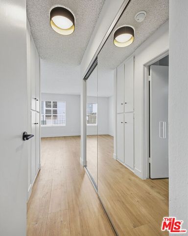 1352 S Carmelina Avenue 309, Los Angeles, CA 90025