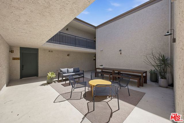 1352 S Carmelina Avenue 309, Los Angeles, CA 90025