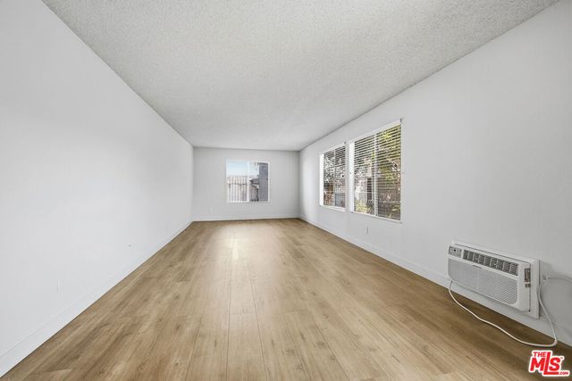1352 S Carmelina Avenue 309, Los Angeles, CA 90025