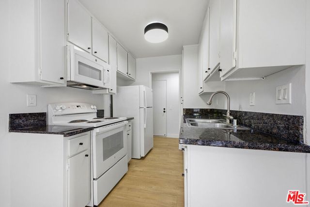 1352 S Carmelina Avenue 309, Los Angeles, CA 90025