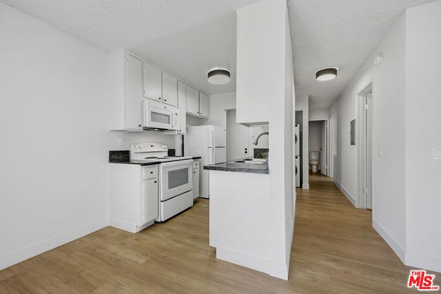 1352 S Carmelina Avenue 309, Los Angeles, CA 90025