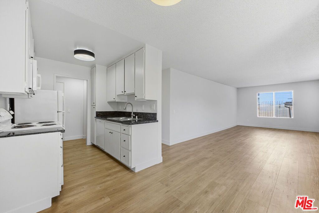 1352 S Carmelina Avenue 309, Los Angeles, CA 90025