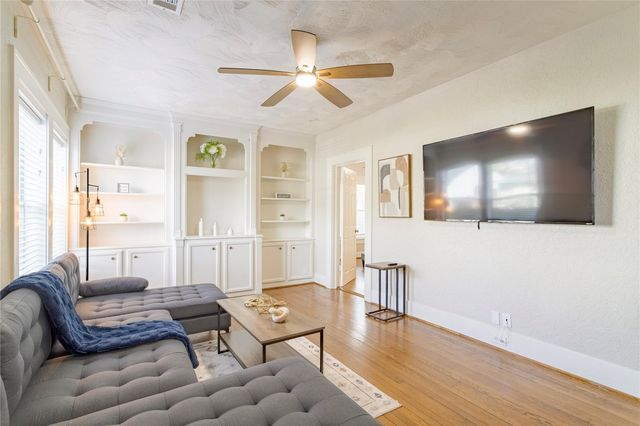 222 Moody Street, Houston, TX 77009