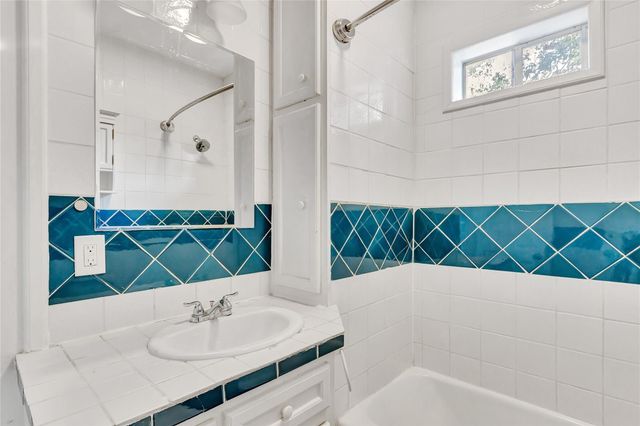 222 Moody Street, Houston, TX 77009