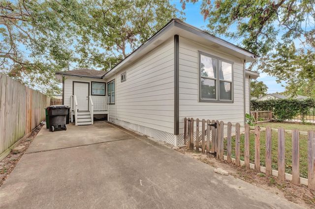 222 Moody Street, Houston, TX 77009