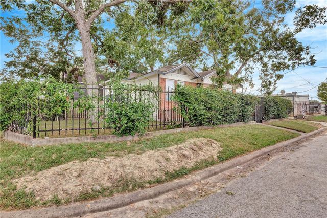 222 Moody Street, Houston, TX 77009