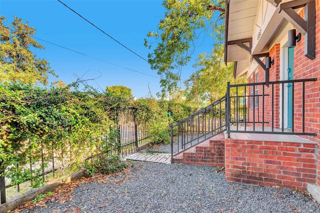 222 Moody Street, Houston, TX 77009