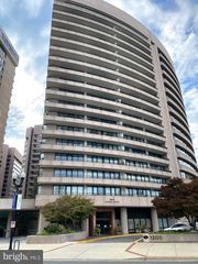 1200 CRYSTAL DR #214, Arlington, VA 22202