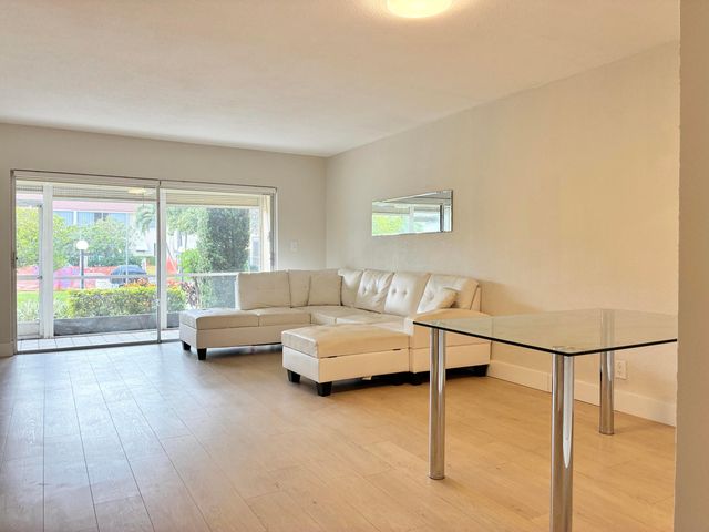 2204 NE 36th Street Apt 26, Lighthouse Point, FL 33064
