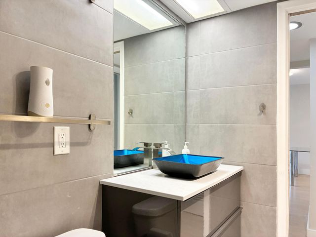 2204 NE 36th Street Apt 26, Lighthouse Point, FL 33064