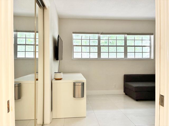 2204 NE 36th Street Apt 26, Lighthouse Point, FL 33064