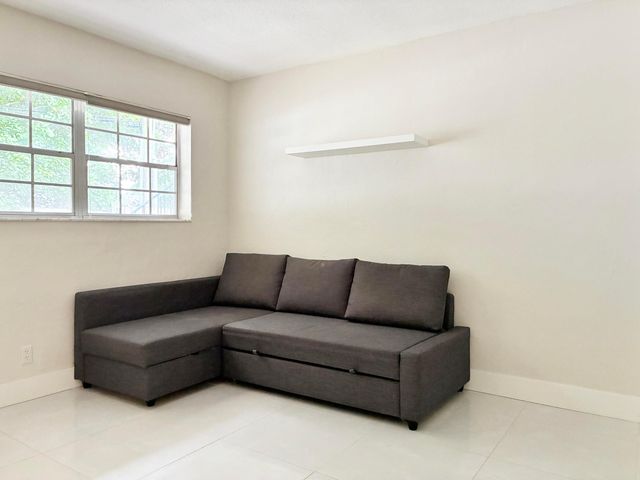 2204 NE 36th Street Apt 26, Lighthouse Point, FL 33064