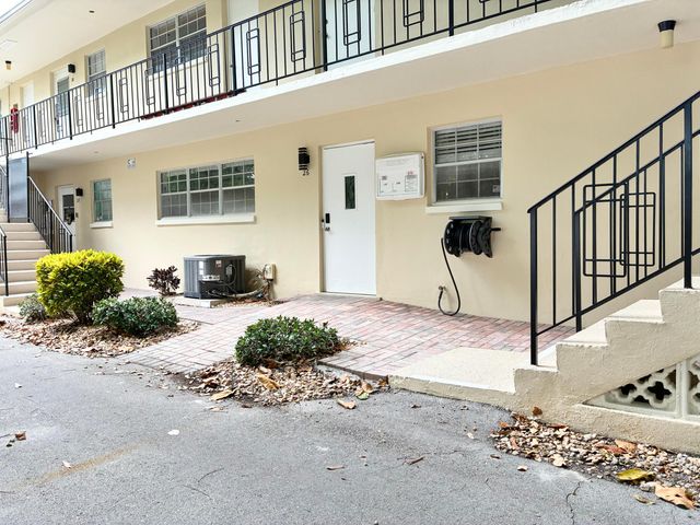 2204 NE 36th Street Apt 26, Lighthouse Point, FL 33064