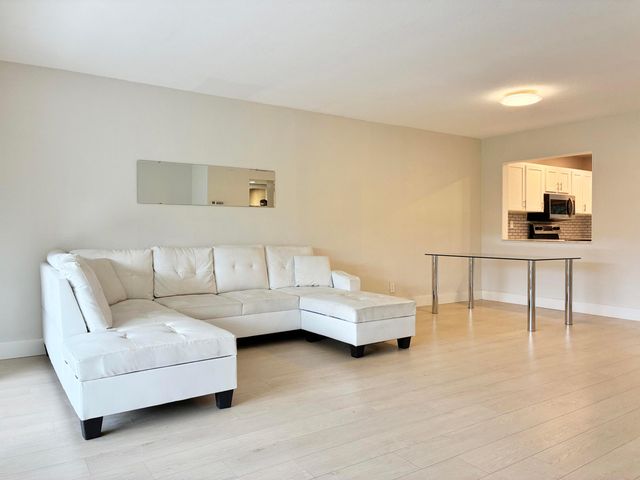 2204 NE 36th Street Apt 26, Lighthouse Point, FL 33064