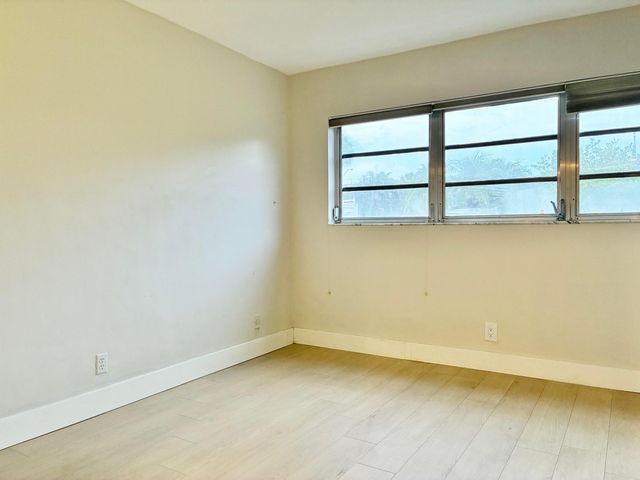 2204 NE 36th Street Apt 26, Lighthouse Point, FL 33064