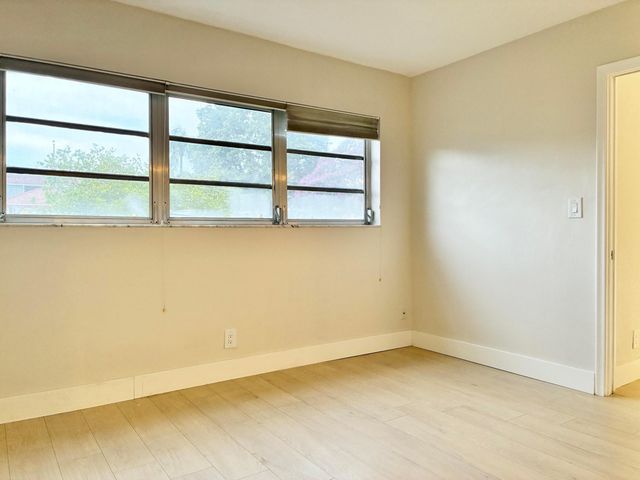 2204 NE 36th Street Apt 26, Lighthouse Point, FL 33064