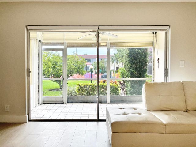 2204 NE 36th Street Apt 26, Lighthouse Point, FL 33064