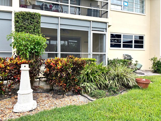 2204 NE 36th Street Apt 26, Lighthouse Point, FL 33064