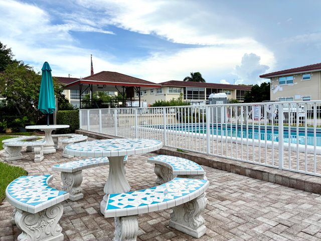 2204 NE 36th Street Apt 26, Lighthouse Point, FL 33064