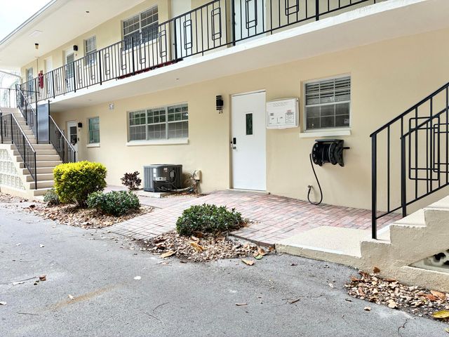 2204 NE 36th Street Apt 26, Lighthouse Point, FL 33064