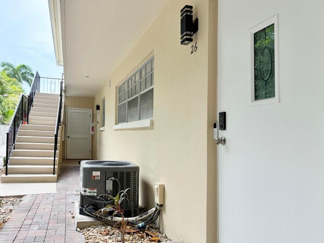 2204 NE 36th Street Apt 26, Lighthouse Point, FL 33064
