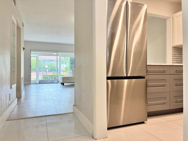 2204 NE 36th Street Apt 26, Lighthouse Point, FL 33064