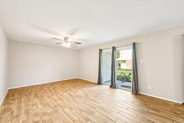 14515 Wunderlich Drive 607, Houston, TX 77069