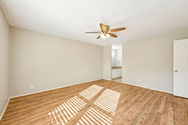 14515 Wunderlich Drive 607, Houston, TX 77069