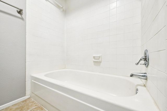 14515 Wunderlich Drive 607, Houston, TX 77069