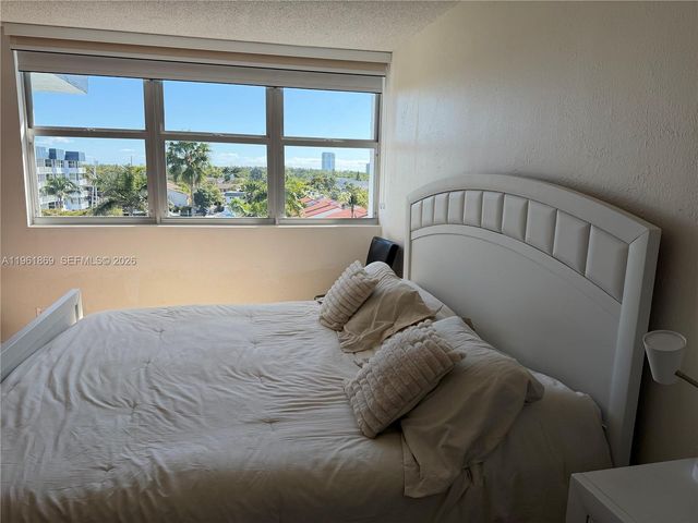 16546 NE 26th Avenue 6H, North Miami Beach, FL 33160