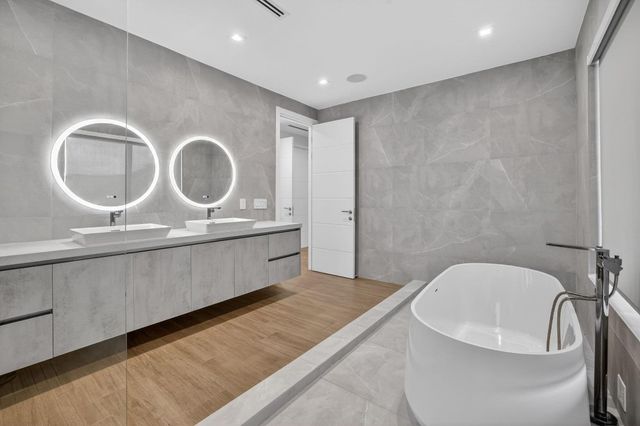 1225 NE 4th Street, Fort Lauderdale, FL 33301