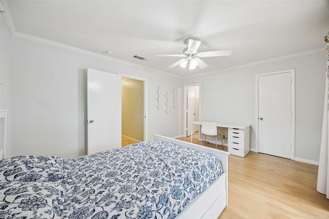 809 Valley Oaks Lane, Arlington, TX 76012