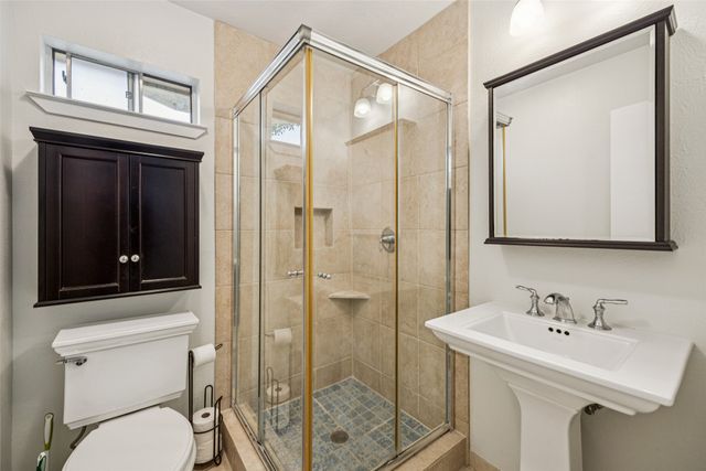 809 Valley Oaks Lane, Arlington, TX 76012