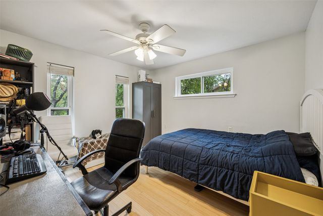 809 Valley Oaks Lane, Arlington, TX 76012