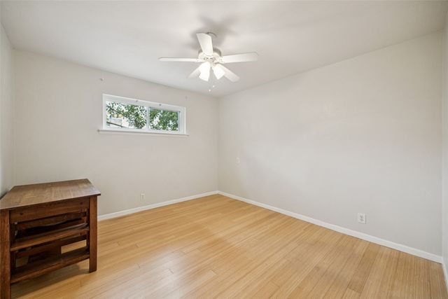 809 Valley Oaks Lane, Arlington, TX 76012