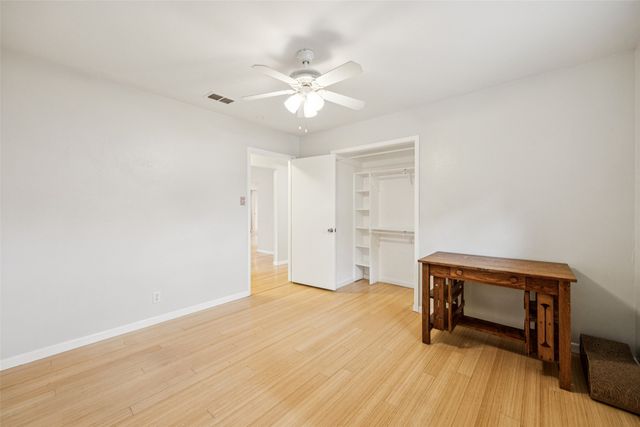 809 Valley Oaks Lane, Arlington, TX 76012