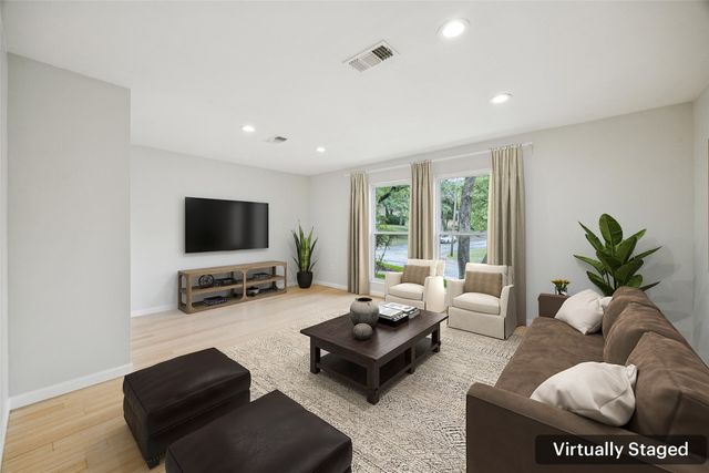 809 Valley Oaks Lane, Arlington, TX 76012