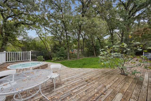 809 Valley Oaks Lane, Arlington, TX 76012