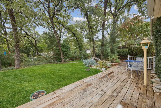 809 Valley Oaks Lane, Arlington, TX 76012