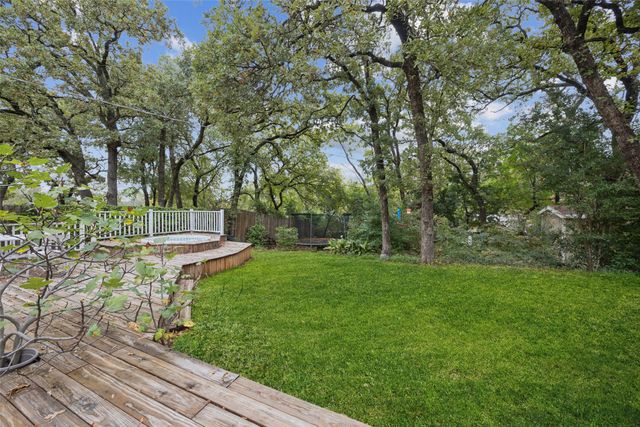 809 Valley Oaks Lane, Arlington, TX 76012