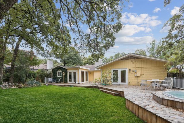 809 Valley Oaks Lane, Arlington, TX 76012