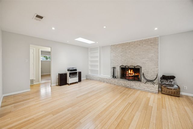 809 Valley Oaks Lane, Arlington, TX 76012