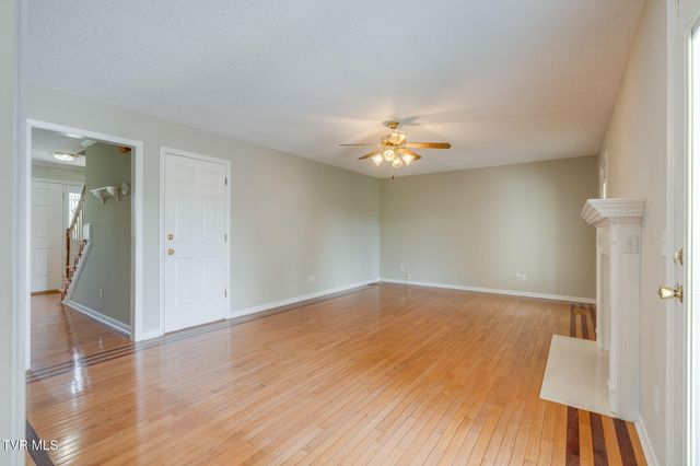 12 Spring Knoll Court, Johnson City, TN 37601