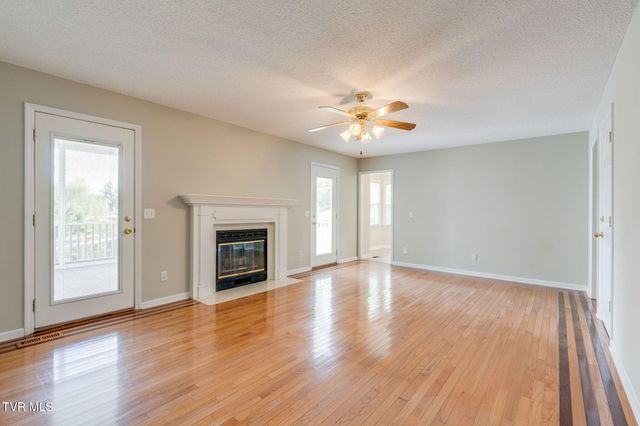 12 Spring Knoll Court, Johnson City, TN 37601