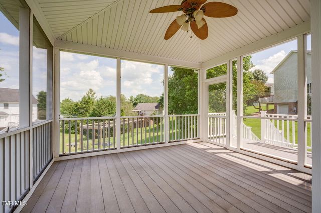 12 Spring Knoll Court, Johnson City, TN 37601