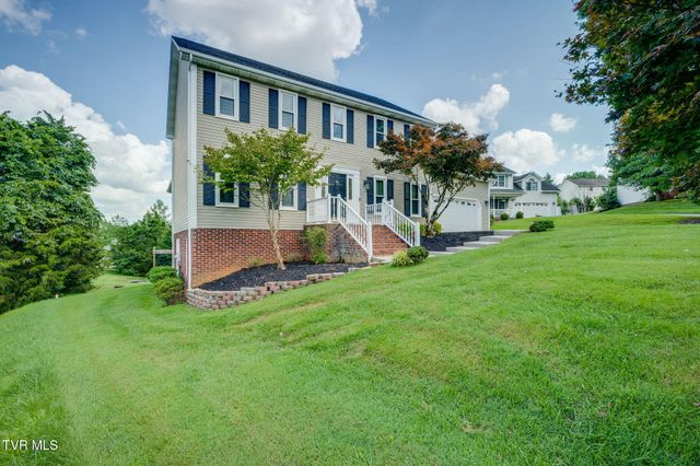 12 Spring Knoll Court, Johnson City, TN 37601