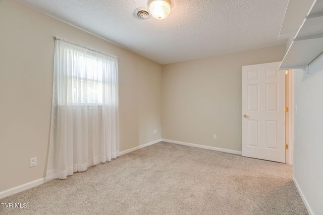 12 Spring Knoll Court, Johnson City, TN 37601