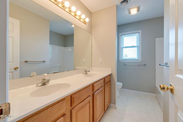 12 Spring Knoll Court, Johnson City, TN 37601